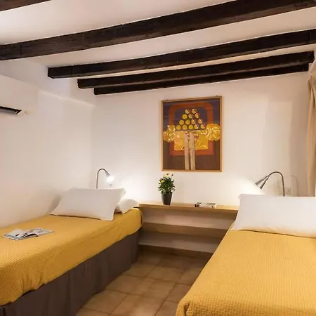 Idyllia -teatro Pompeo Apartman *